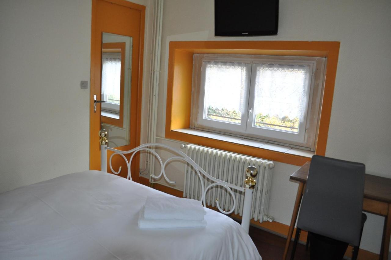 Hôtel Domaine De La Barolliere à Saint-Paul-en-Jarez Extérieur photo