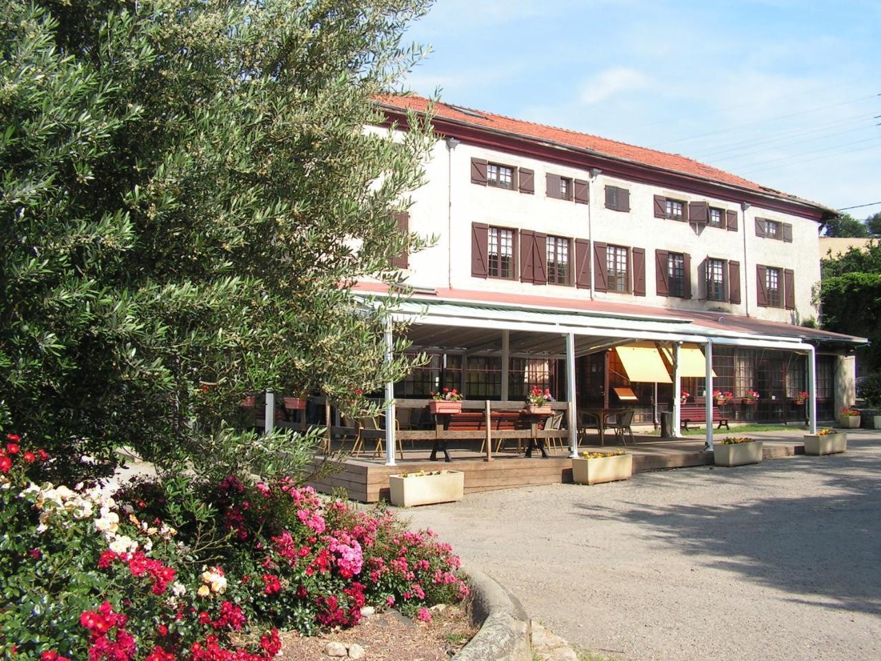 Hôtel Domaine De La Barolliere à Saint-Paul-en-Jarez Extérieur photo