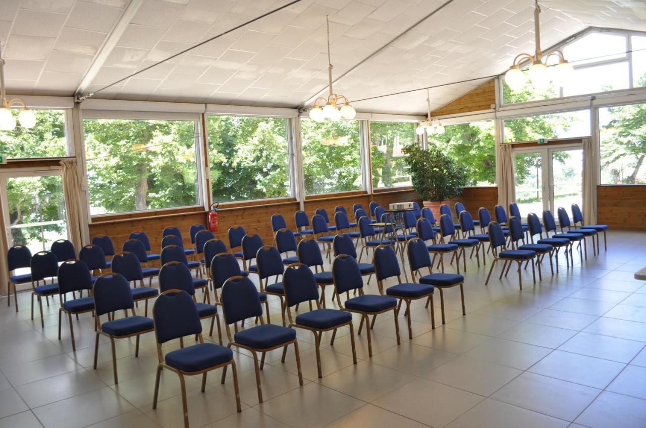 Hôtel Domaine De La Barolliere à Saint-Paul-en-Jarez Extérieur photo